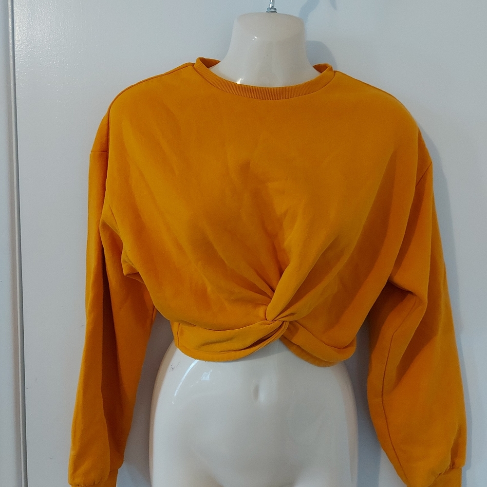 (#15) 💗Ladies H&M cropped long-sleeve top size XS